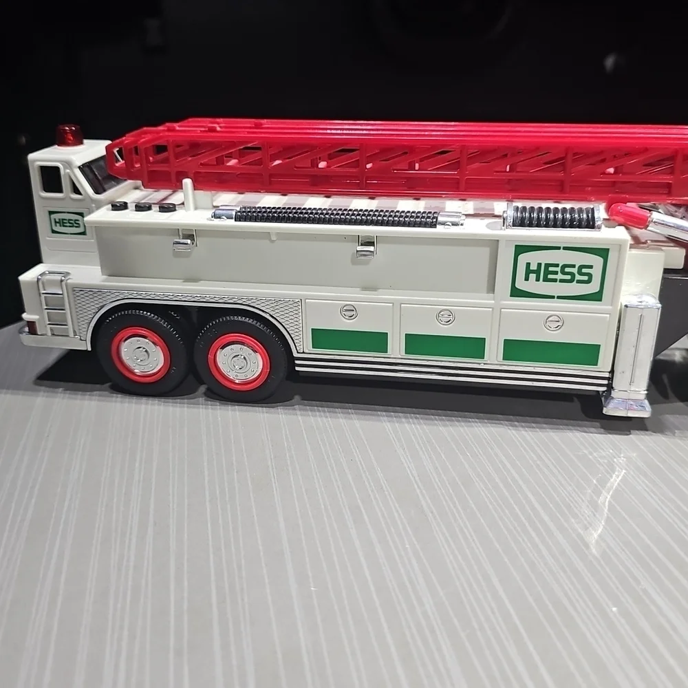 Vintage Y2K 2000 Hess Fire Truck & 1999 Space Shuttle‎ Good PreOwned Condition